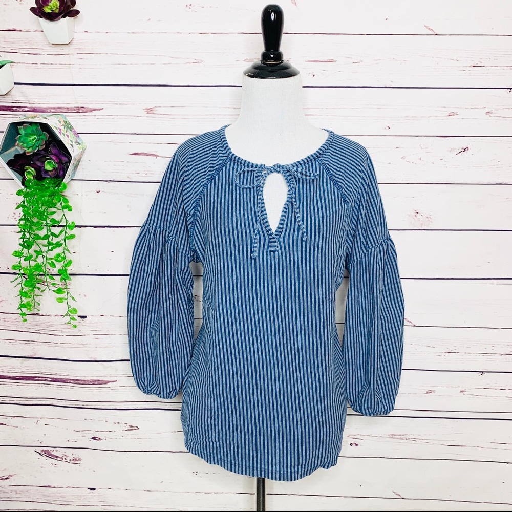 Universal Thread Blue Puffed Sleeve Keyhole Top Size Small